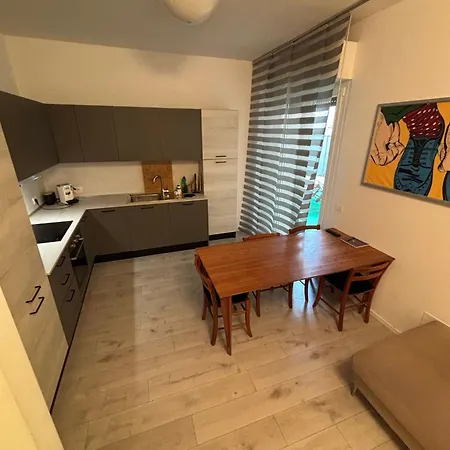 Apartment-c By Homes In 아파트