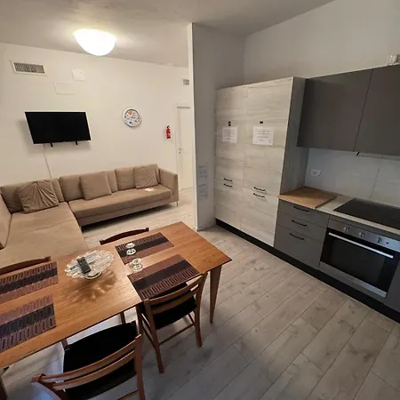 Apartment-c By Homes In 아파트